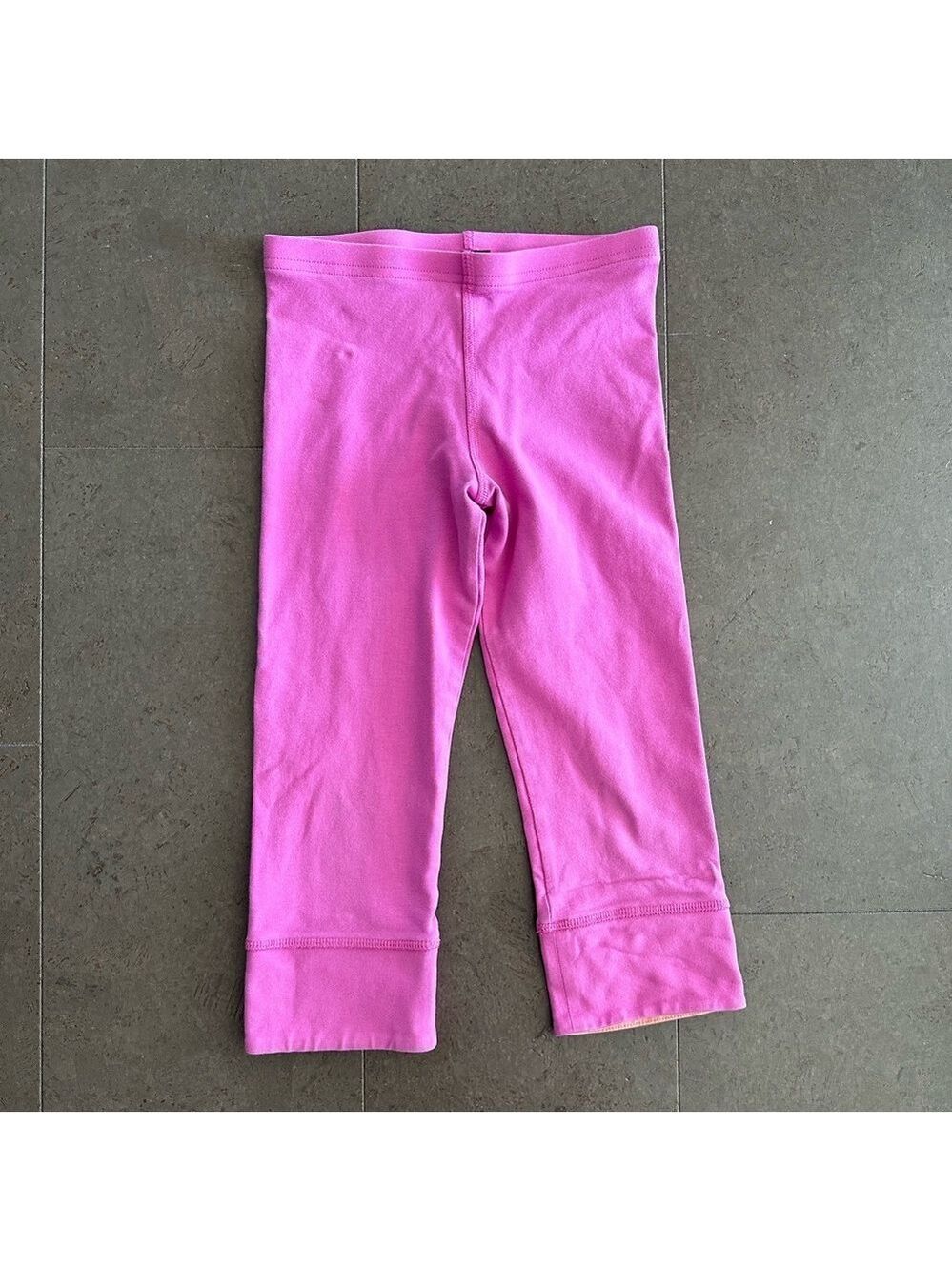 Peekaboo beans cropped leggings size 6